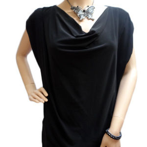 BLACK SCOOP NECK TOP